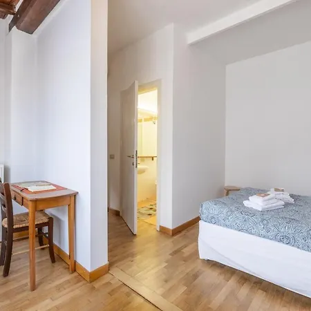 Piazza Navona Rooftop Retreat * Rom
