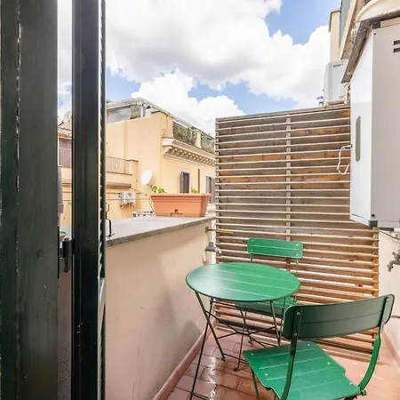 Piazza Navona Rooftop Retreat *